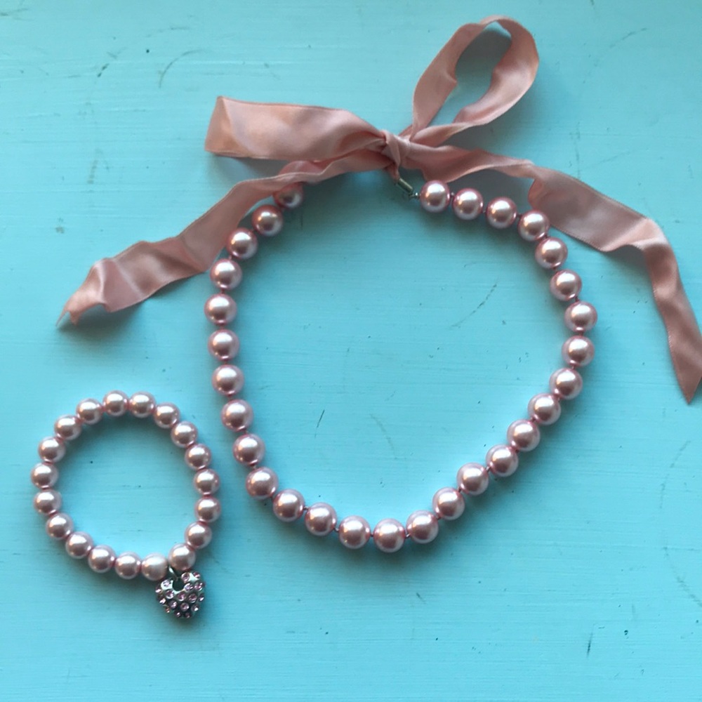 Pink pearl necklace and bracelet
